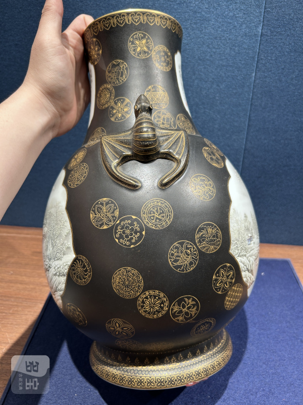 1960～70年作 粉彩雪景山水蝠耳尊 - 图5